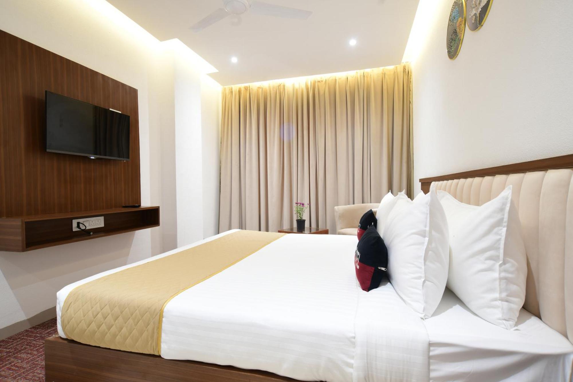 Aceotel Premier, Vijay Nagar Indore Buitenkant foto
