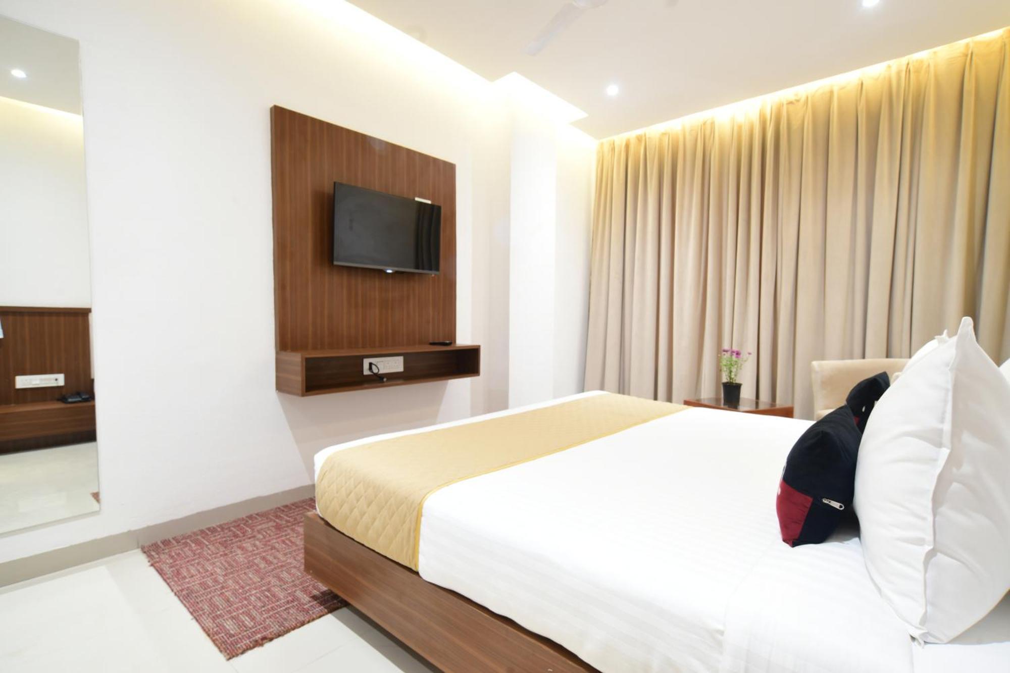 Aceotel Premier, Vijay Nagar Indore Buitenkant foto