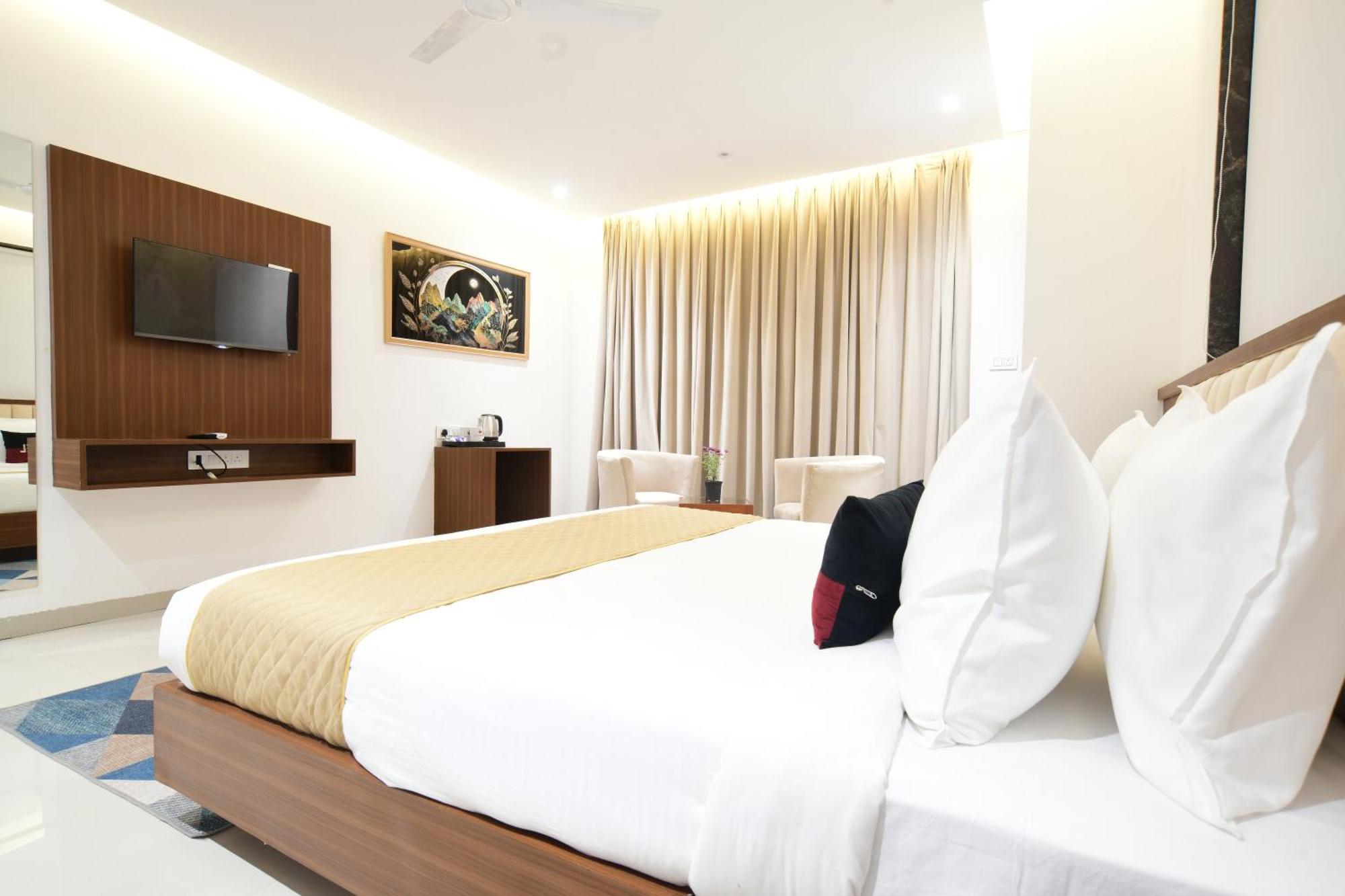 Aceotel Premier, Vijay Nagar Indore Buitenkant foto