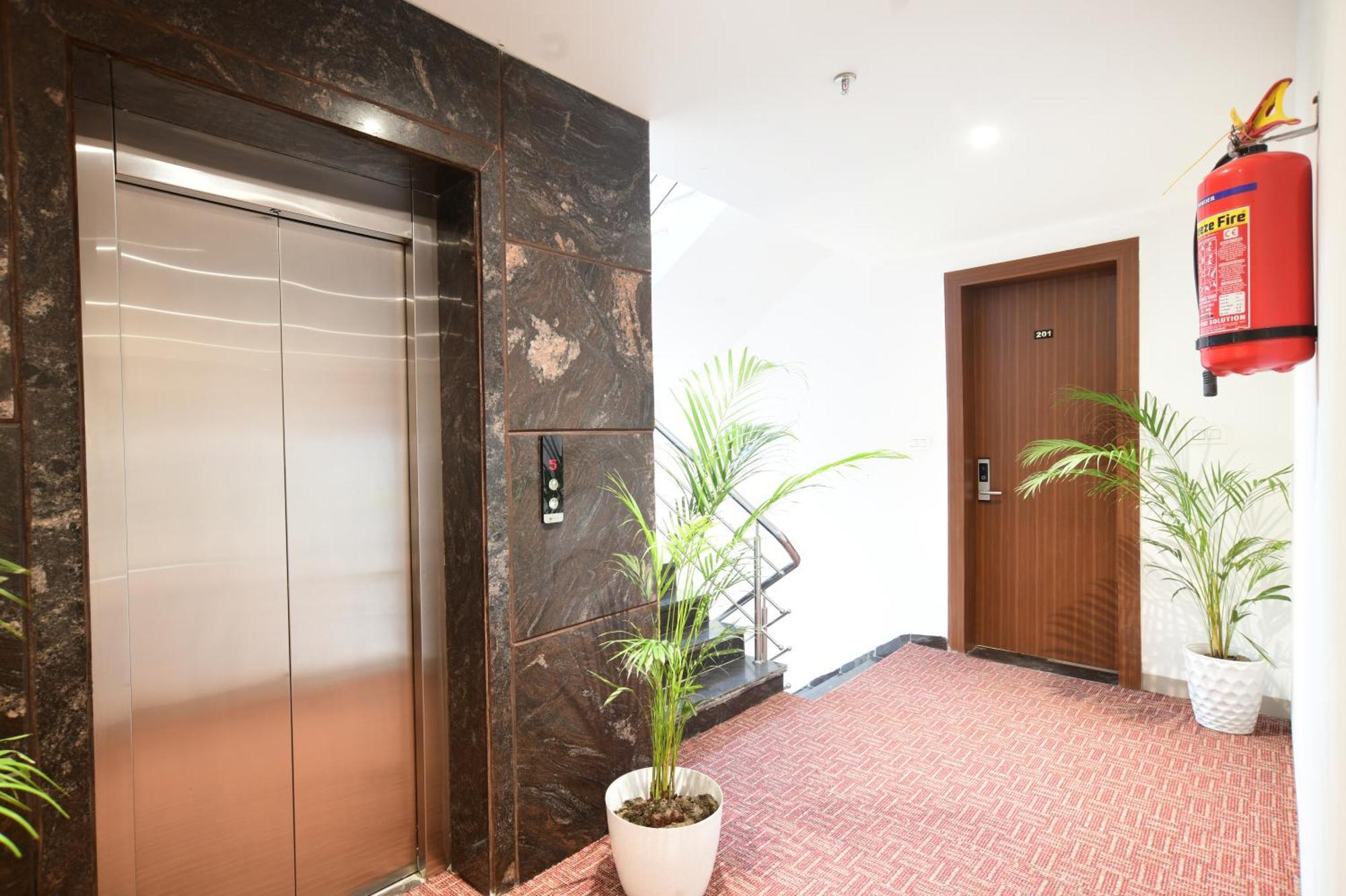 Aceotel Premier, Vijay Nagar Indore Buitenkant foto